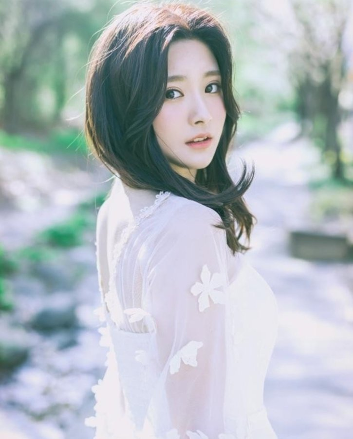 YMggXHub Ex-Kpop Girl Group BABA Member Seung Ha In Stepmother Is Nineteen & Pretty Young Sister  02.png